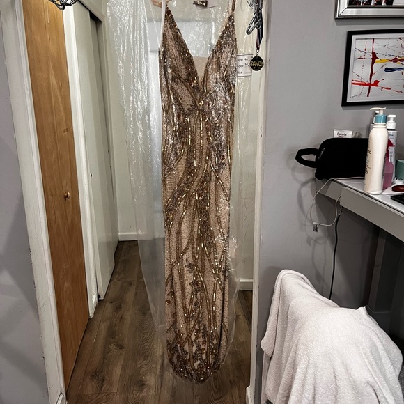 Mac Duggal EMBELLISHED SLEEVELESS PLUNGE NECK LOW BACK GOWN - Nude Gold - Picture 7 of 9